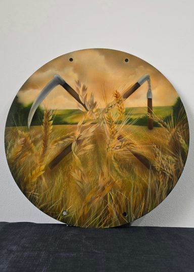 Runder Wandkunst mit einem goldenen Weizenfeld und einem stimmungsvollen Himmel.
